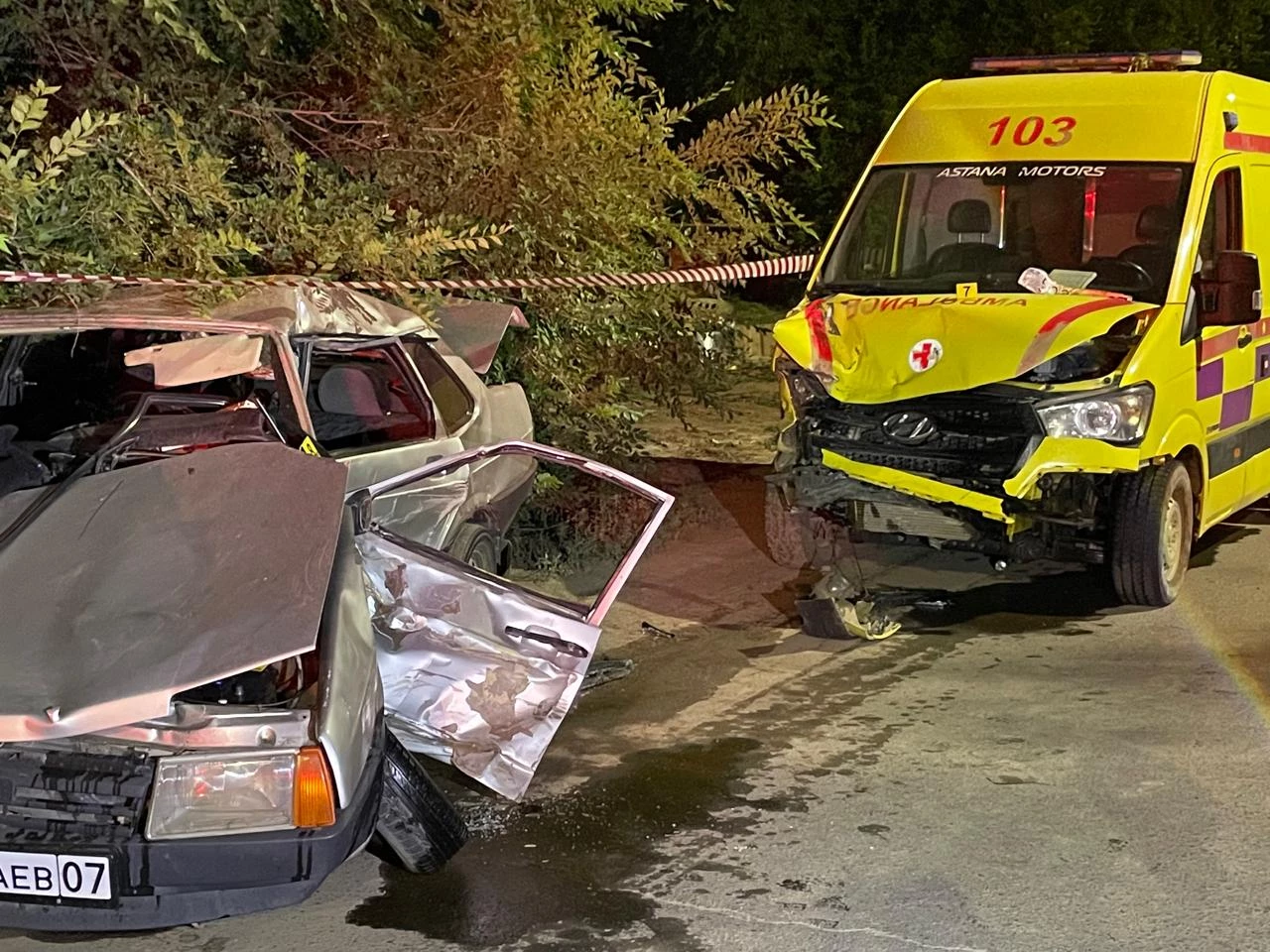 Легковушка столкнулась со &quot;скорой&quot; в Уральске: полицейские ищут свидетелей